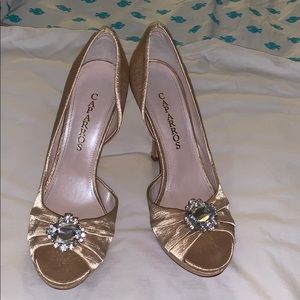 Women’s size 8 high heels
